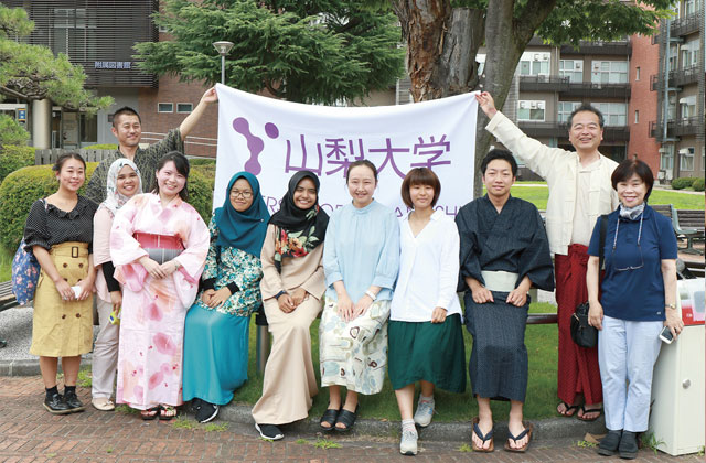 各国民族衣装イベントと夏祭り