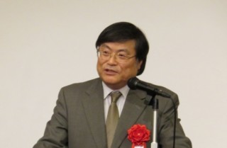 主催者として挨拶する島田学長